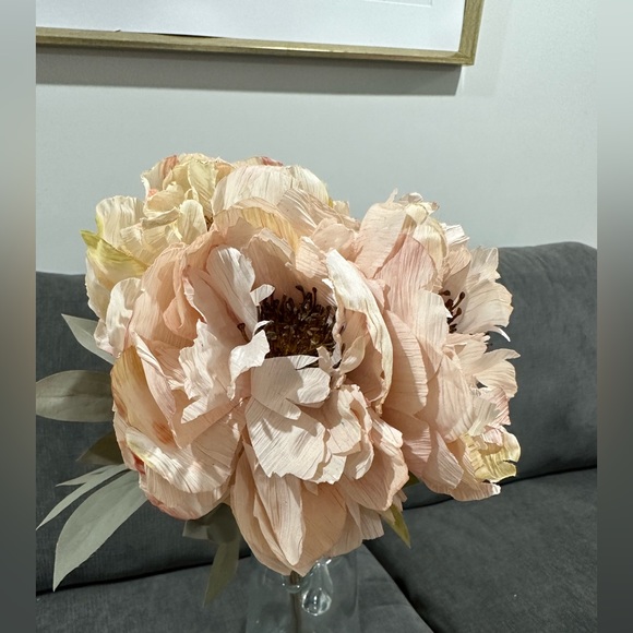 Artificial Flowers - Picture 1 of 4